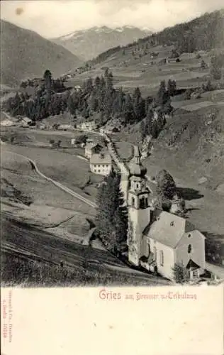 Ak Gries am Brenner in Tirol, Landschaft mit Kirche, Berge, Weiden, Häuser