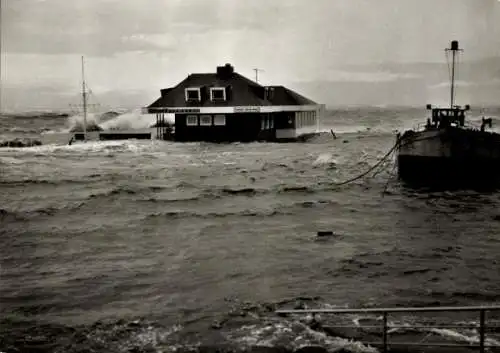Ak Otterndorf an der Niederelbe, Haus im Hochwasser, Sturmflut 1976, Elb-Terrassen, Hafen