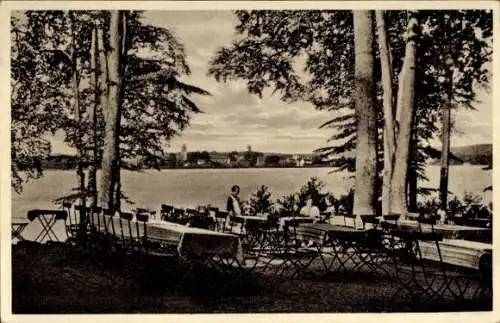 Ak Ratzeburg im Herzogtum Lauenburg, Kurhaus Waldesruh, idyllische Lage am See, Bäume, Sitzgelege