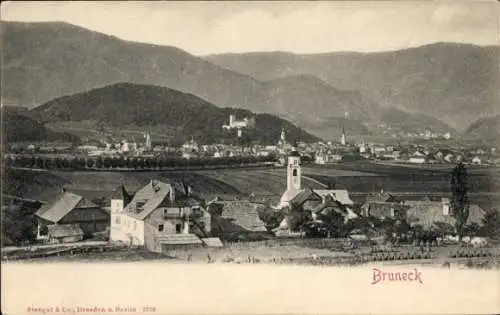 Ak Bruneck Brunico Südtirol, Schwarzwälder Landschaft, Stadtansicht, Berge,  Gebäude