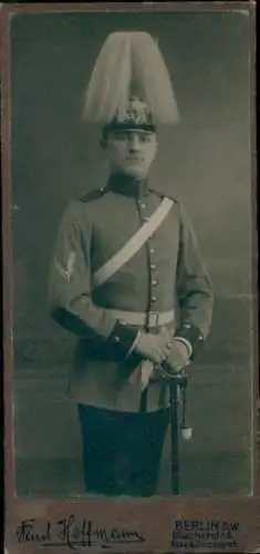 Kabinett Foto Berlin Kreuzberg, Soldat in Uniform, Porträt