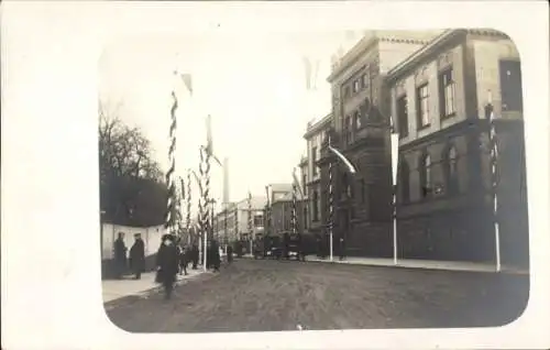 Foto Ak Höchst Frankfurt am Main, Straße, Passanten, Farbwerke