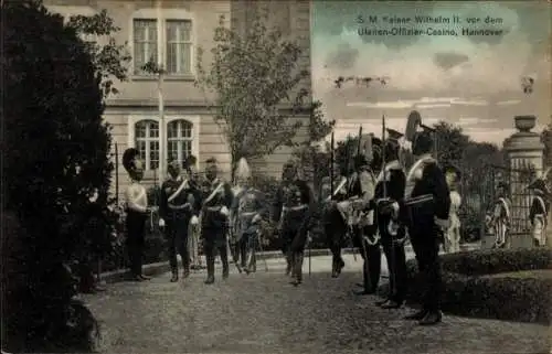 Ak Hannover, S. M. Kaiser Wilhelm II. vor dem Ulanen-Offizier-Casino