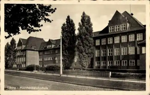 Ak Elbląg Elbing Westpreußen, Elbing Mädchenberufsschule, Gebäude, Bäume, Straßenansicht