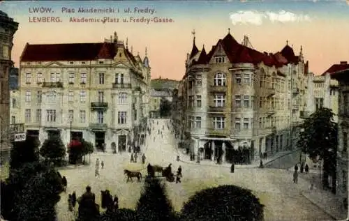 Ak Lwiw Lwów Lemberg Léopol Ukraine, Platz Akademicki, Fredry Straße,  Gebäude, Kutschen, Mensche