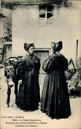 Ak Costumes de Savoie, Frauen in französischer Tracht, Lanslebourg, Costumes de Bessans, Esel