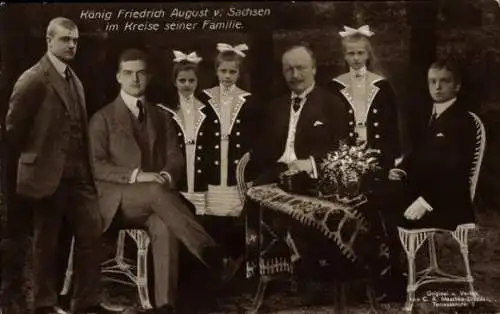 Ak König Friedrich August von Sachsen mit Familie