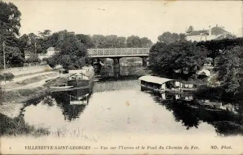 Ak Villeneuve Saint Georges Val de Marne, Vue sur l'Yerres, le Pont du Chemin de Fer