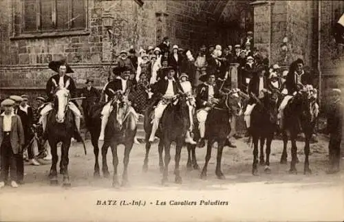 Ak Batz sur Mer Loire Atlantique, Les Cavaliers Paludiers, Gruppen von Reitern,  Aufnahme