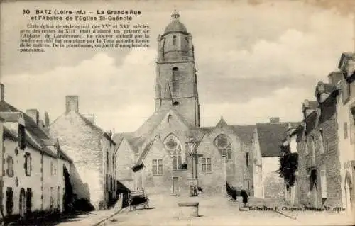 Ak Batz sur Mer Loire Atlantique, Große Straße, Abseite der Kirche St-Guénolé, gotische Kirche, P