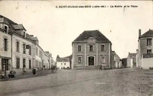 CPA Saint Gildas des Bois Loire Atlantique, La Mairie et la Place