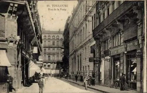 Ak Toulouse Haute Garonne, Rue de la Poste, Straßenszene, bemerkenswerte Gebäude