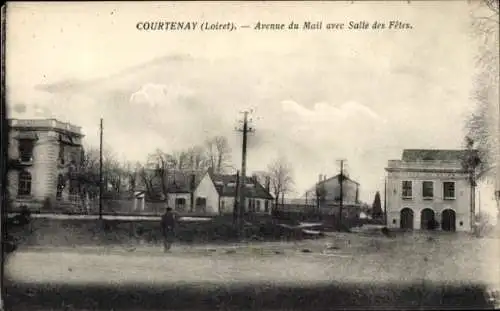 Ak Courteney Loiret, Avenue du Mail avec Salle des Fetes