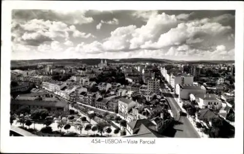 Ak Lisboa Lissabon Portugal, Luftbild von  Parcial Vista, Wolken über der Stadt