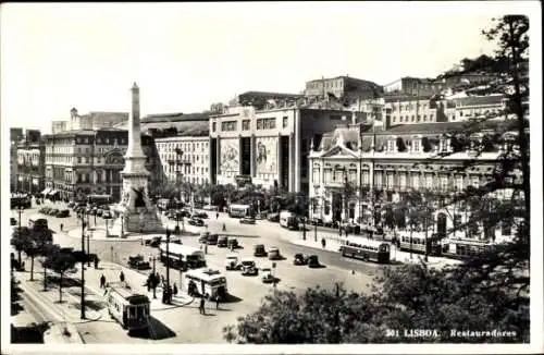 Ak Lisboa Lissabon Portugal, Platz Restauradores, monument,  Gebäude, Straßenverkehr