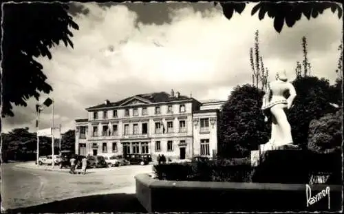 Ak Romainville Seine Saint Denis, Mairie, Statue, Gebäude, Bäume, Autos, Straße