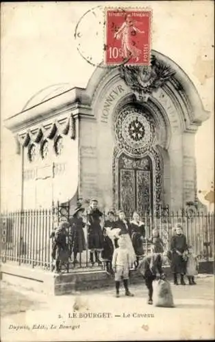 Ak Le Bourget Seine Saint Denis, Historische Kapelle, mehrere Kinder, französische Republik, Post