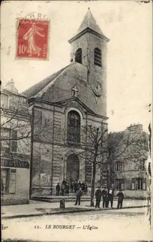 Ak Le Bourget Seine Saint Denis, Kirche, Menschen vor der Kirche, 10% Steuerstempel