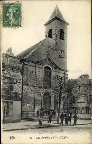 Ak Le Bourget Seine Saint Denis, Kirche, Uhrturm, Menschen, Straße, Schwarz-Weiß