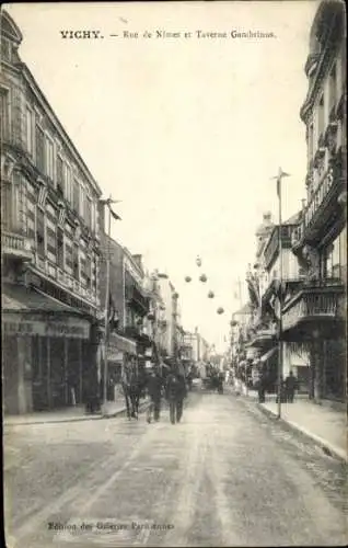 Ak Vichy Allier,  Rue de Nimes, Taverne Gambrinus, Straßenansicht,  
