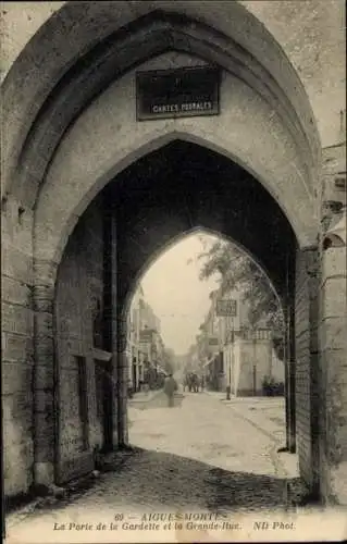 Ak Aigues Mortes Gard, Porte de la Gardelte, Grande-Rue