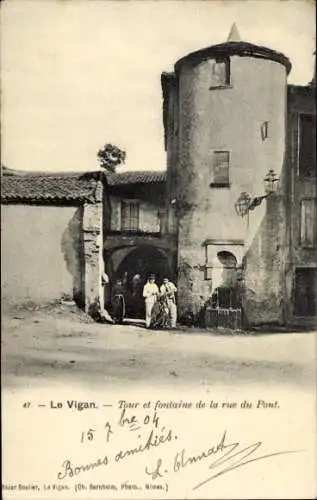 Ak Le Vigan Gard, Tour, fontaine de la rue du Pont