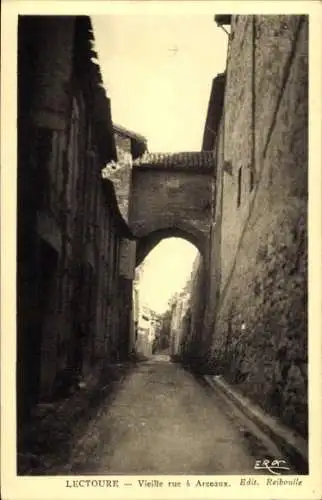 Ak Lectoure Gers, Vieille rue a Arceaux