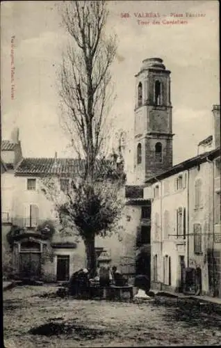 Ak Valréas Vaucluse, Platz Faucher, Tour des Cordeliers, Gebäude, Baum, Menschen