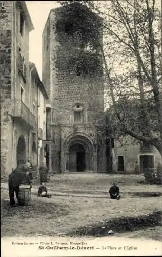 Ak Saint Guilhem le Désert Hérault, Platz, Kirche