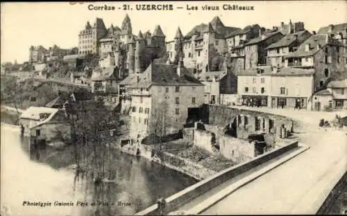 Ak Uzerche Corrèze, Historische Gebäude, größtenteils Burgen, Fluss im Vordergrund, Schwarz-Weiß 