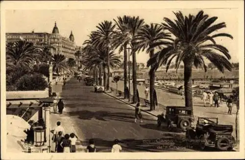 Ak Cannes Alpes Maritimes, Promenade de la Croisette, Palmen, Autos, Spaziergänger