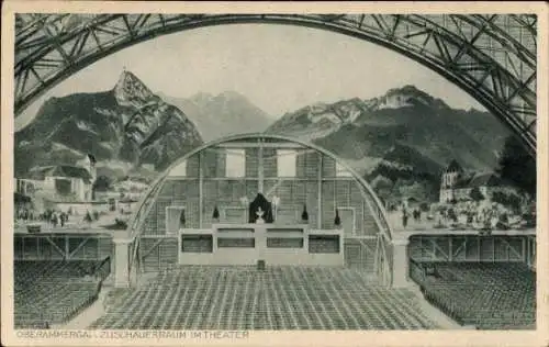 Ak Oberammergau in Oberbayern, Theater Innenansicht, Berge im Hintergrund, Bühnenbereich, viele S