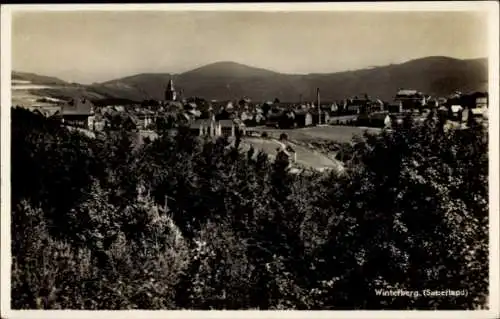 Ak Winterberg im Sauerland, Blick auf  Berge im Hintergrund, Schwarz-Weiß-Foto