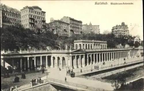 Ak Karlsbad in Baden,  Mühlbrunn-Kolonnade,  Architektur, Spaziergänger
