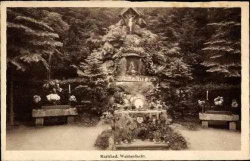 Ak Karlsbad in Baden,  Waldandacht, Natur, Blumen, Altar, Gruft
