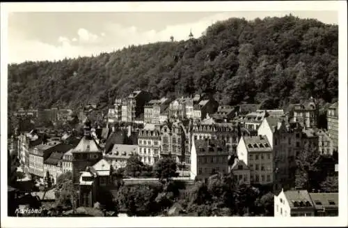 Ak Karlsbad in Baden, Blick auf   Architektur, bewaldeter Hügel im Hintergrund