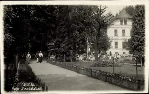 Ak Karlsbad in Baden, Parklandschaft, Mineralwasser-Kurort, Gebäude im Hintergrund
