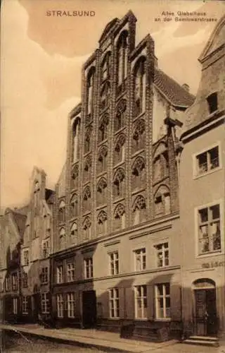 Ak Stralsund in Vorpommern, Altes Giebelhaus an der Semlowerstraße