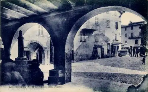 Ak Sospel Alpes Maritimes, Alter Platz mit Arkaden, Brunnen,  Gebäude