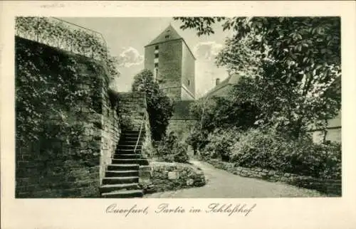 Ak Querfurt im Saalekreis, Schlosshof
