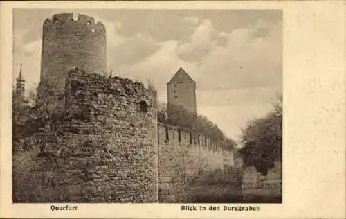 Ak Querfurt im Saalekreis, Burgmauer, Burgturm, Blick in den Burggraben