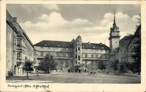 Ak Torgau an der Elbe, Schlosshof