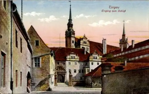 Ak Torgau Sachsen, Ortschaft mit Eingang zum Schloß