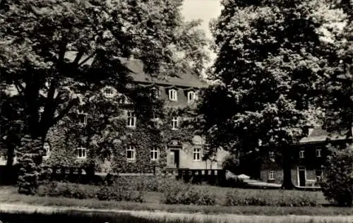 Ak Querfurt im Saalekreis, Lieselotte Herrmann Erholungsheim, Zingst, Bäume, alte Architektur