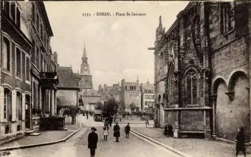 Ak Dinan Côtes-d’Armor, St. Sauveur Platz,  Gebäude, Kirche, Straßenszene, Menschen