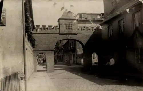 Foto Ak Bischofswerda in Sachsen, Straße, Tor