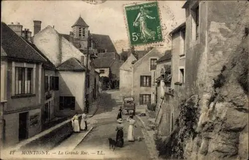 Ak Montigny sur Aube Côte-d’Or, La Grande Rue,  Architektur, französische , Frauen in Kleidung