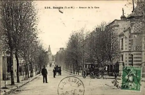Ak Nangis Seine et Marne, Avenue de la Gare, Pferdefuhrwerk, Gebäudefronten, Bäume, Straße