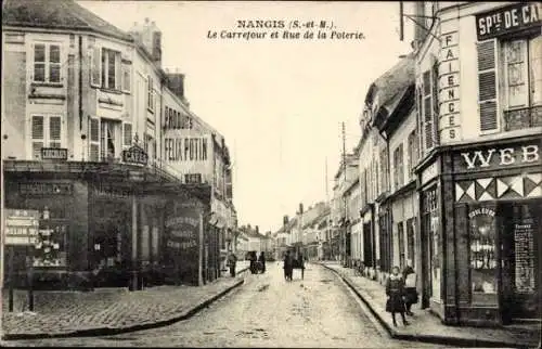 Ak Nangis Seine et Marne, Straßenszene, Le Carrefour, Rue de la Poterie, Geschäfte, alte Gebäude,