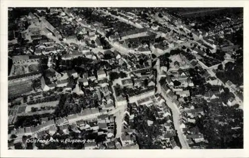 Ak Güsten in Anhalt, Luftbildaufnahme von  Stadtansicht aus der Vogelperspektive